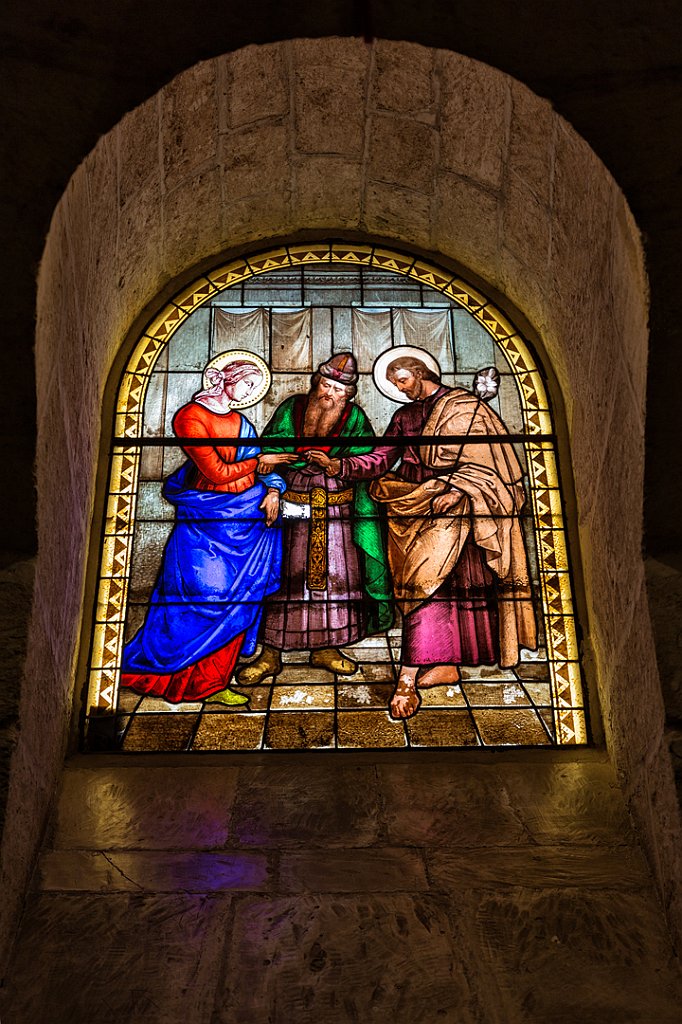 17 - VETRATA NOZZE DI GIUSEPPE E MARIA SOTTERRANEI CHIESA S. GIUSEPPE.jpg